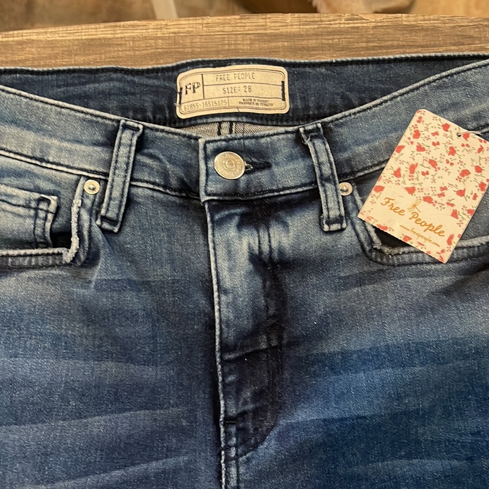 BNWT FREE PEOPLE Women's JEANS SIZE 28 - Picture 2 of 7